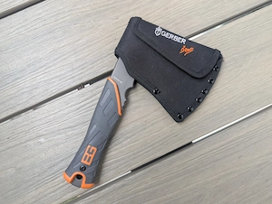 Gerber Bear Grylls Survival Hatchet   Outdoor-Beil mit Hülle Bild 2