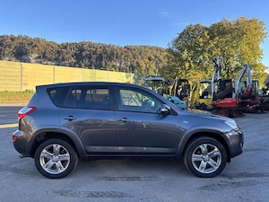 Toyota RAV4 2,2 D-4D 4x4 AHK Bild 3