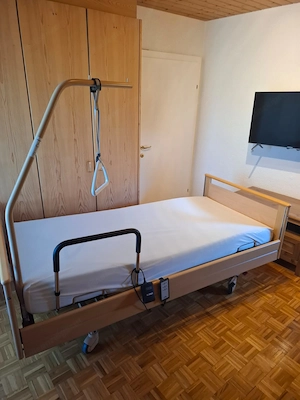 Pflegebett günstig abzugeben Bild 2