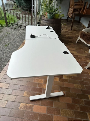 Gaming Tisch Bild 4
