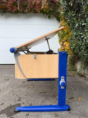 Zu Verschenken - Verstellbarer Kinderschreibtisch aus Holz Bild 4