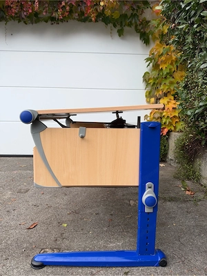 Zu Verschenken - Verstellbarer Kinderschreibtisch aus Holz Bild 2