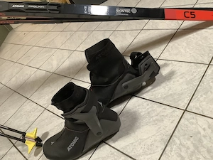 Langlaufski mit Stöcke und Schuhe Gr. 44 Bild 2